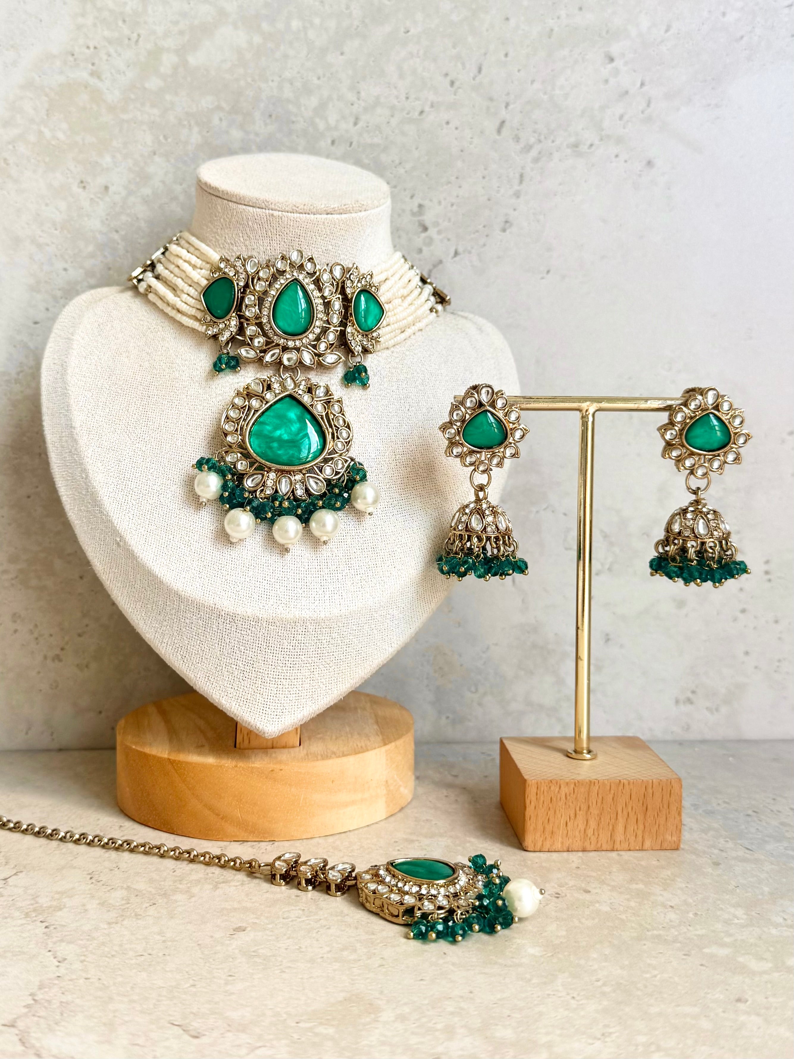 Kavi Necklace Set