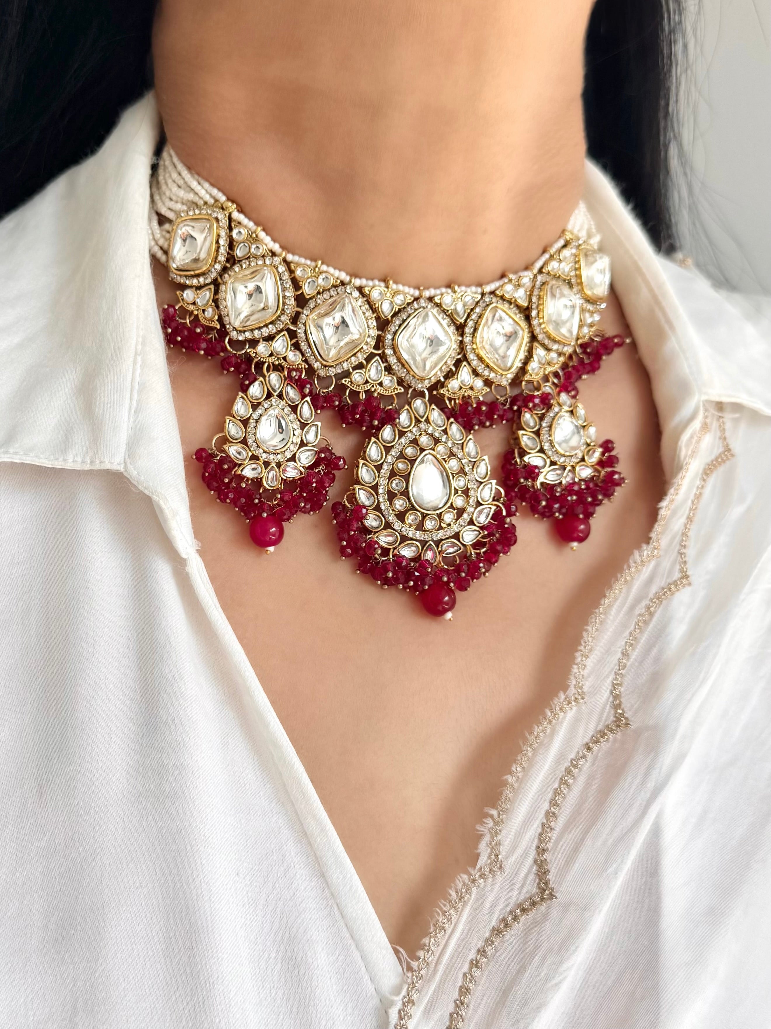 Avira Necklace Set