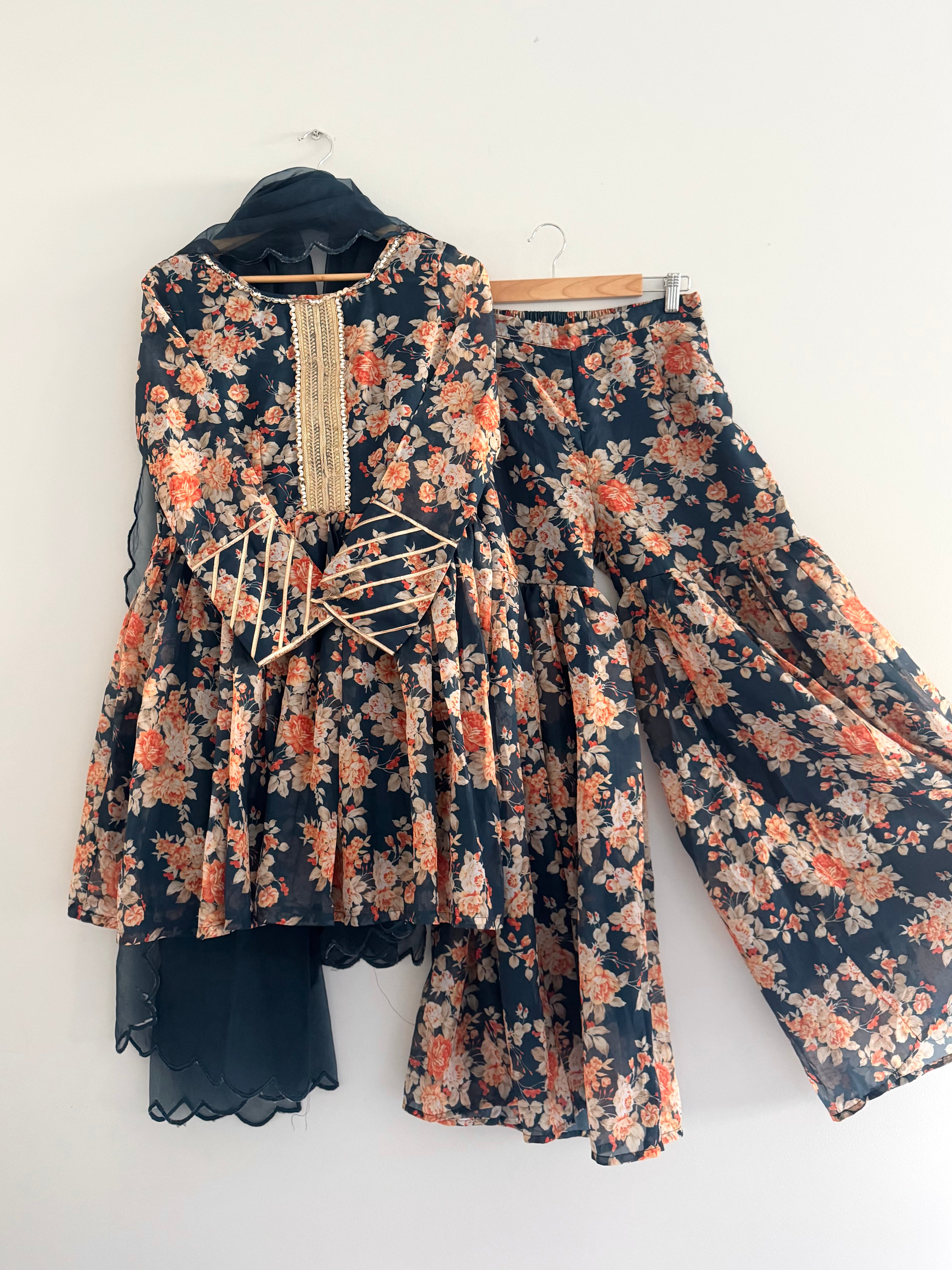 Zareen Suit Set