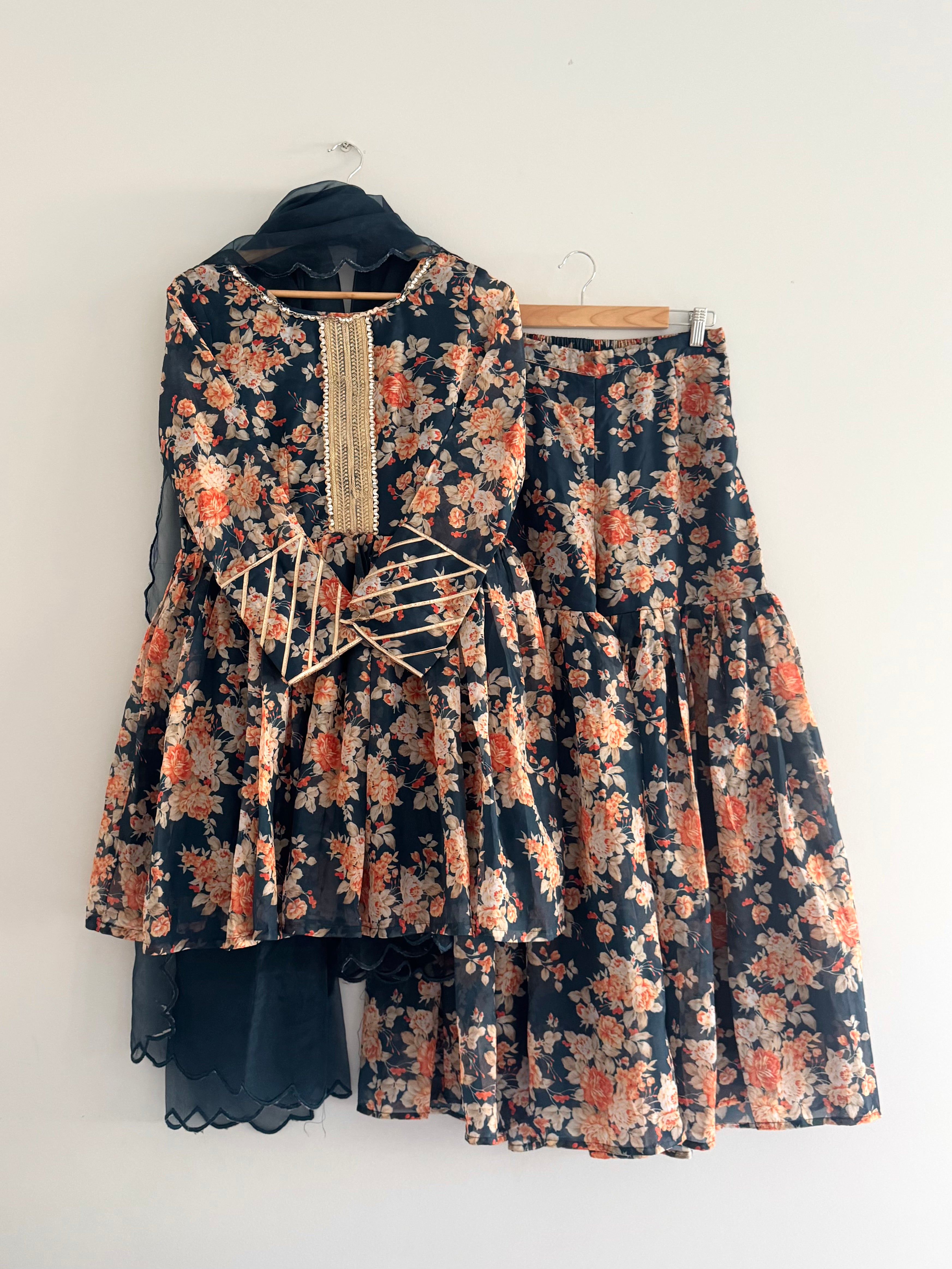 Zareen Suit Set