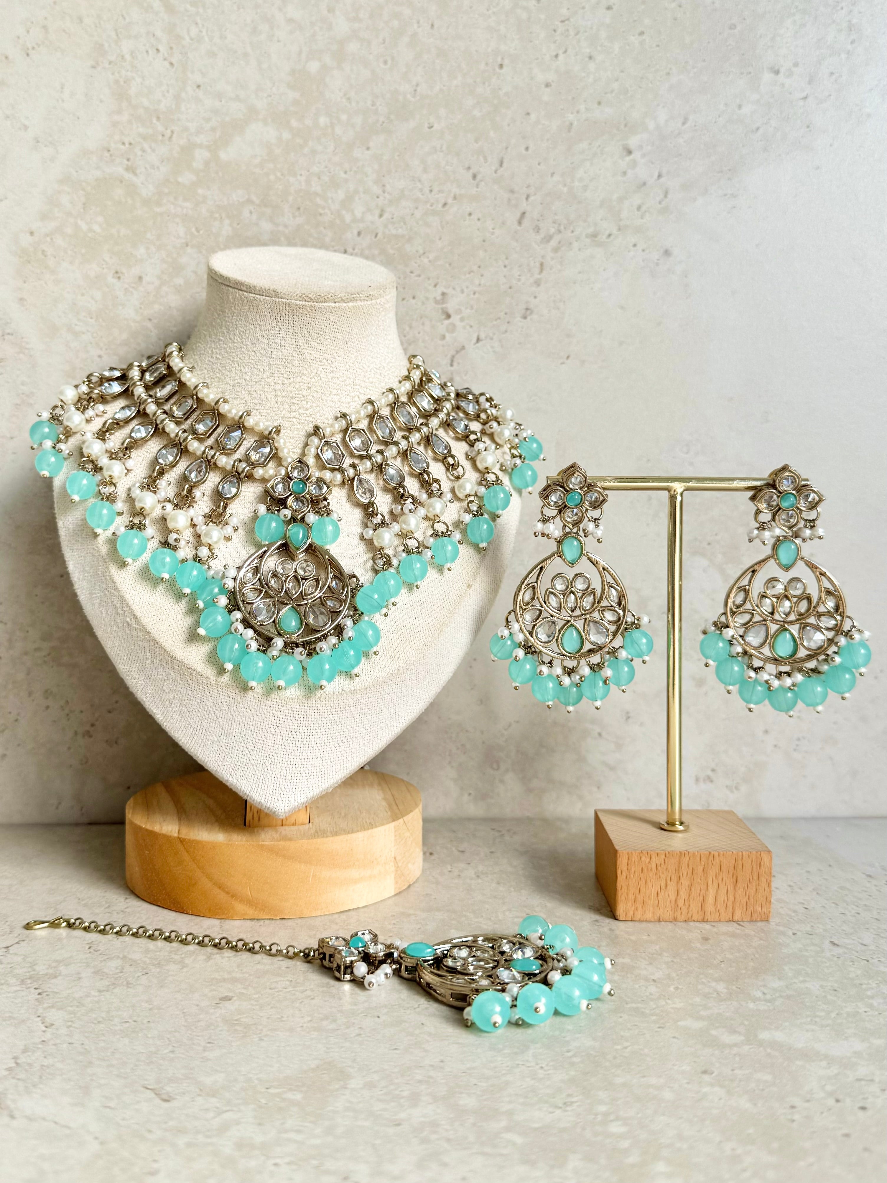 Divya Necklace Set