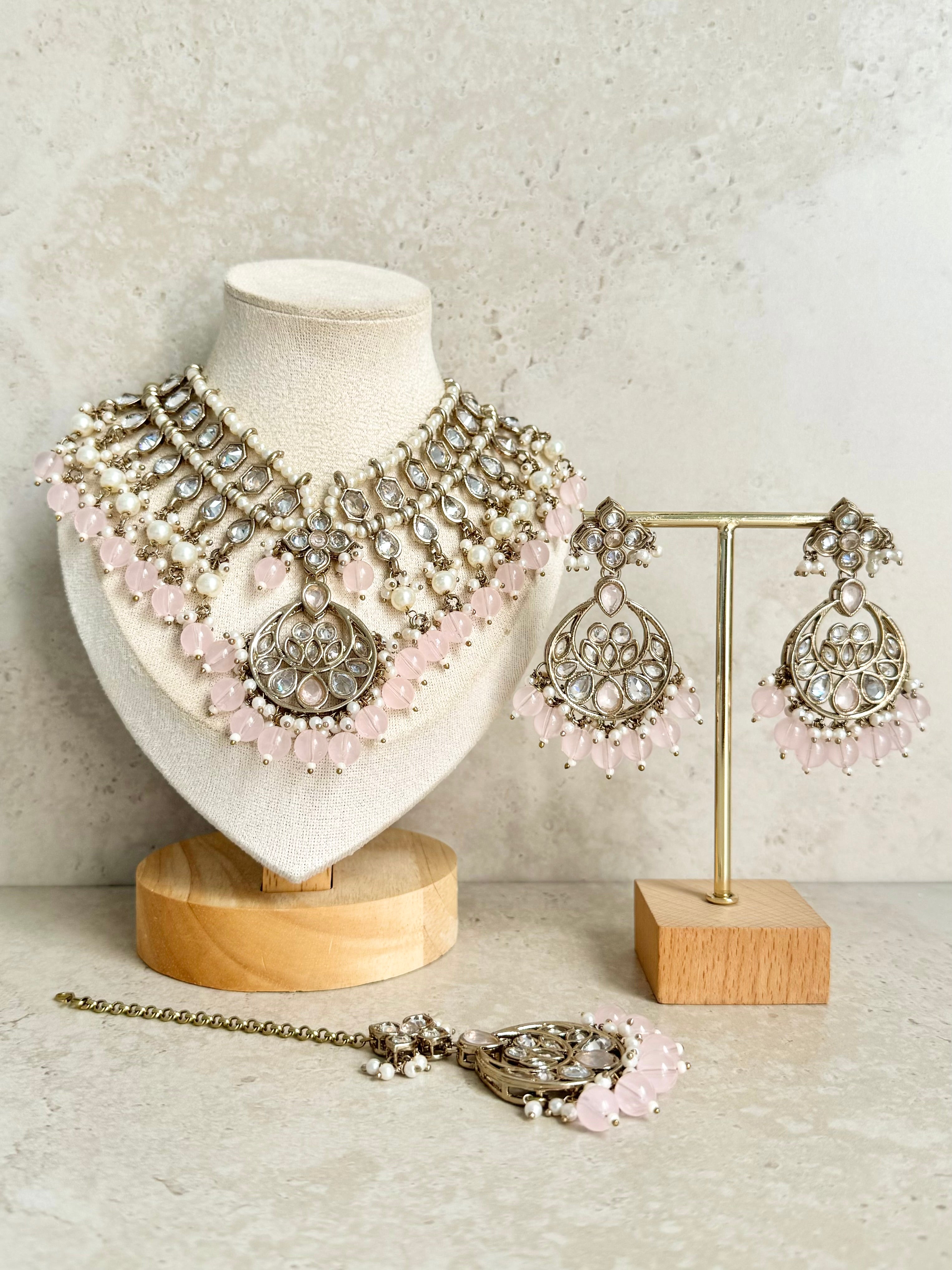 Divya Necklace Set