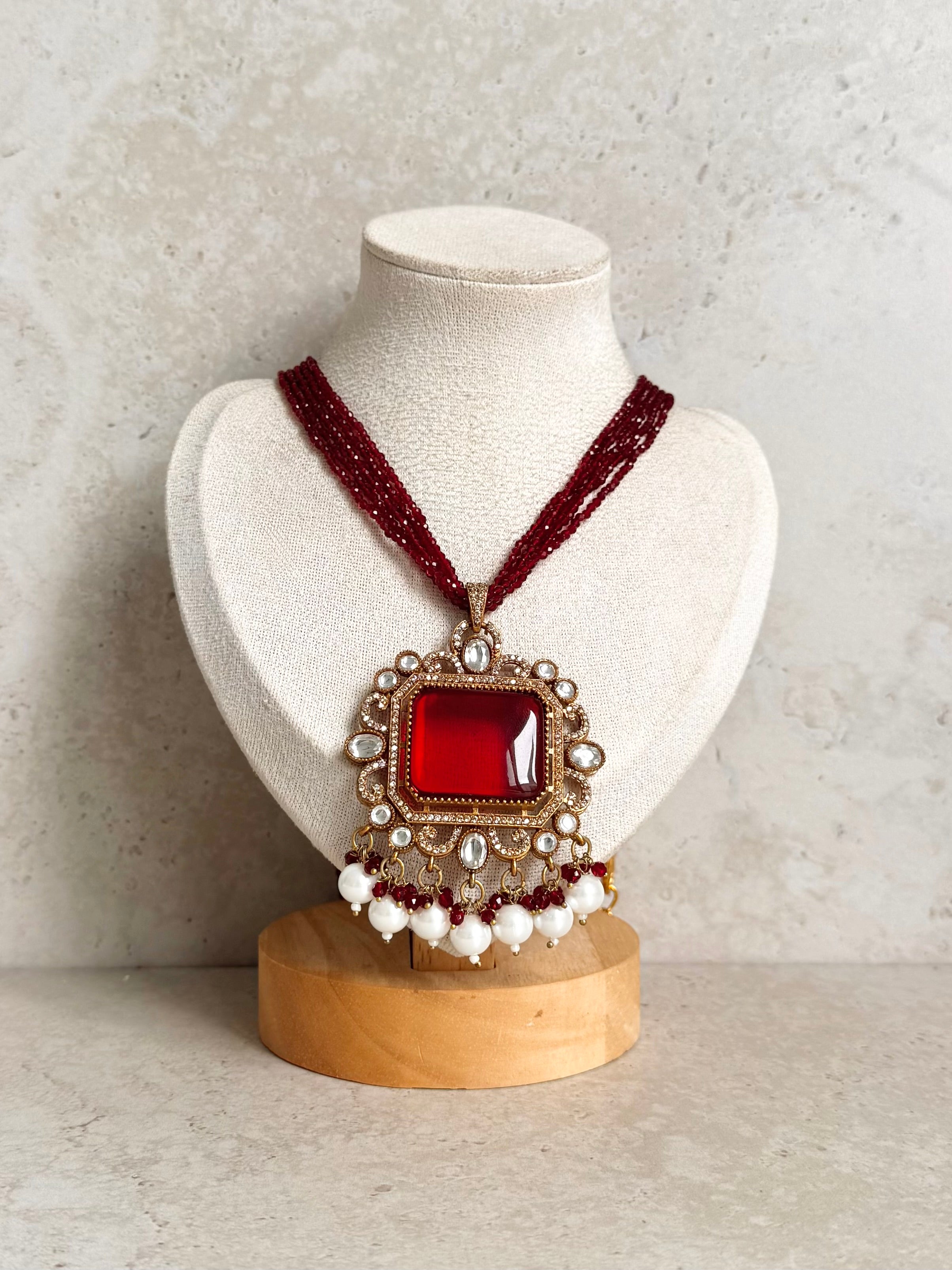 Gurnaz Necklace Set