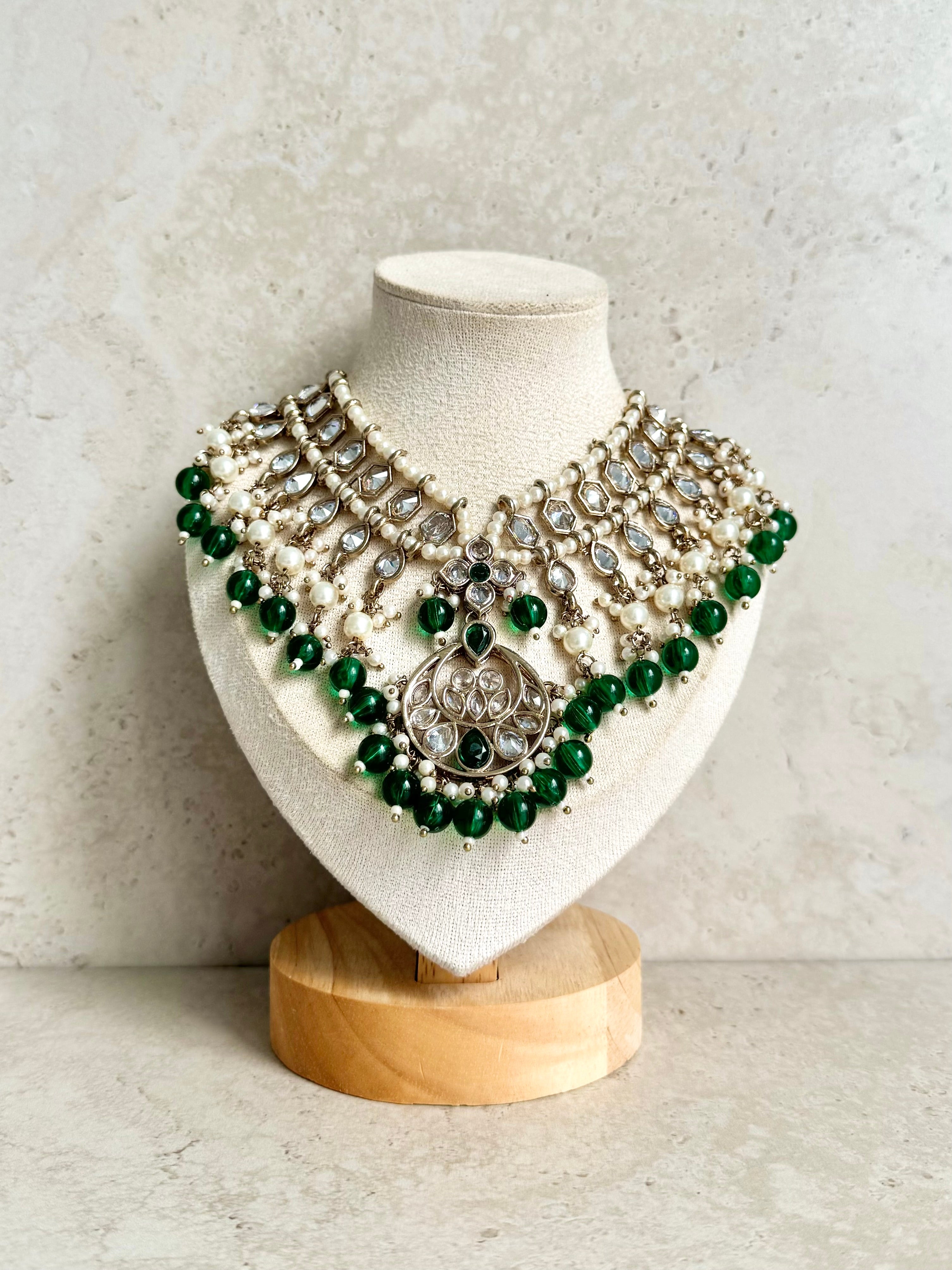 Divya Necklace Set