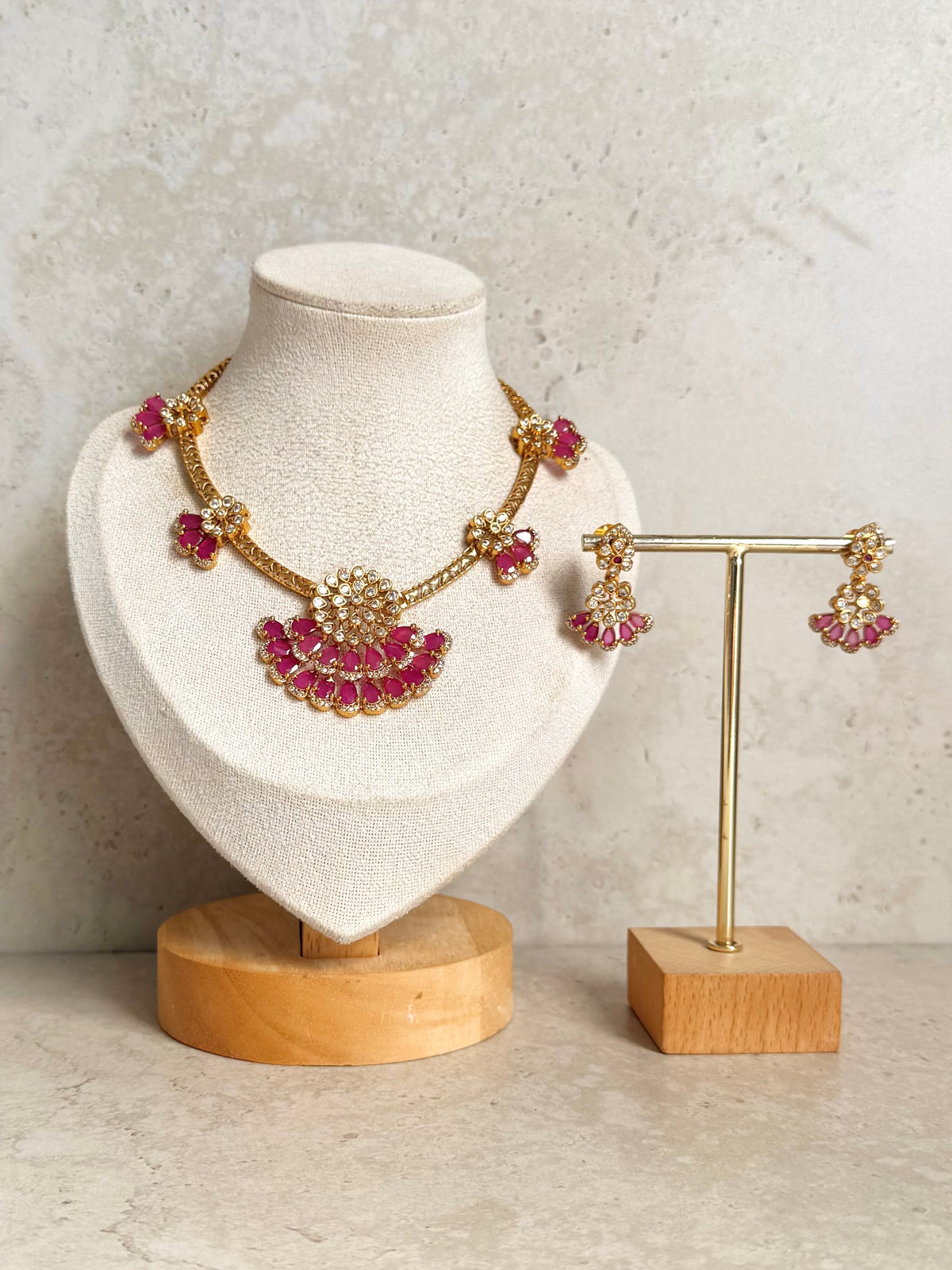 Neha Necklace Set