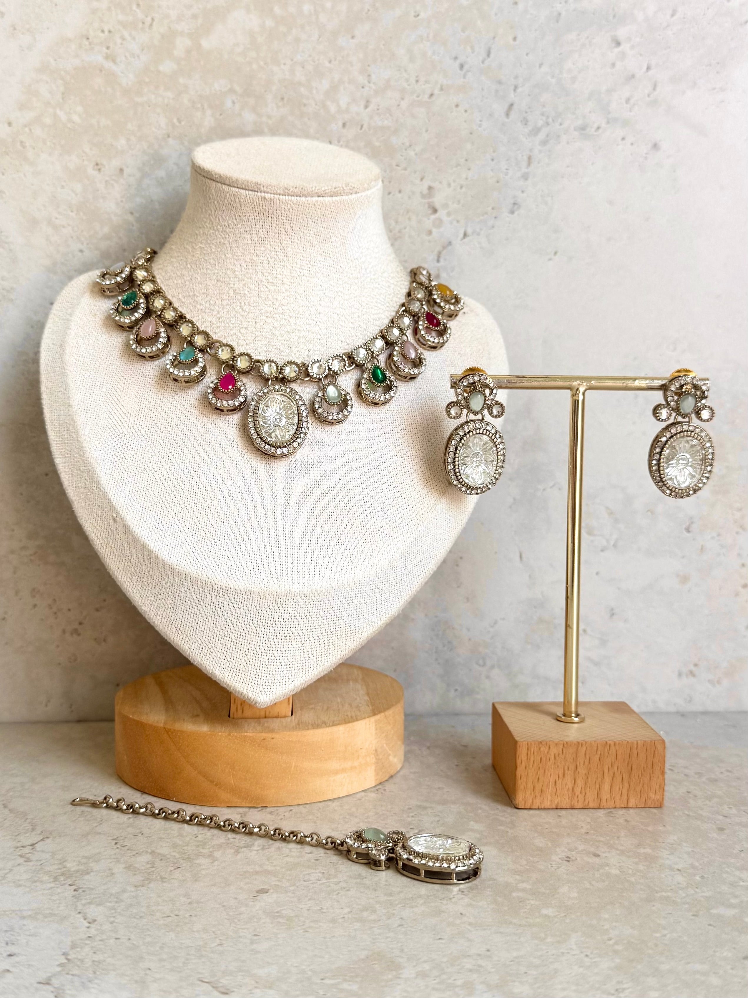 Sunidhi Necklace Set