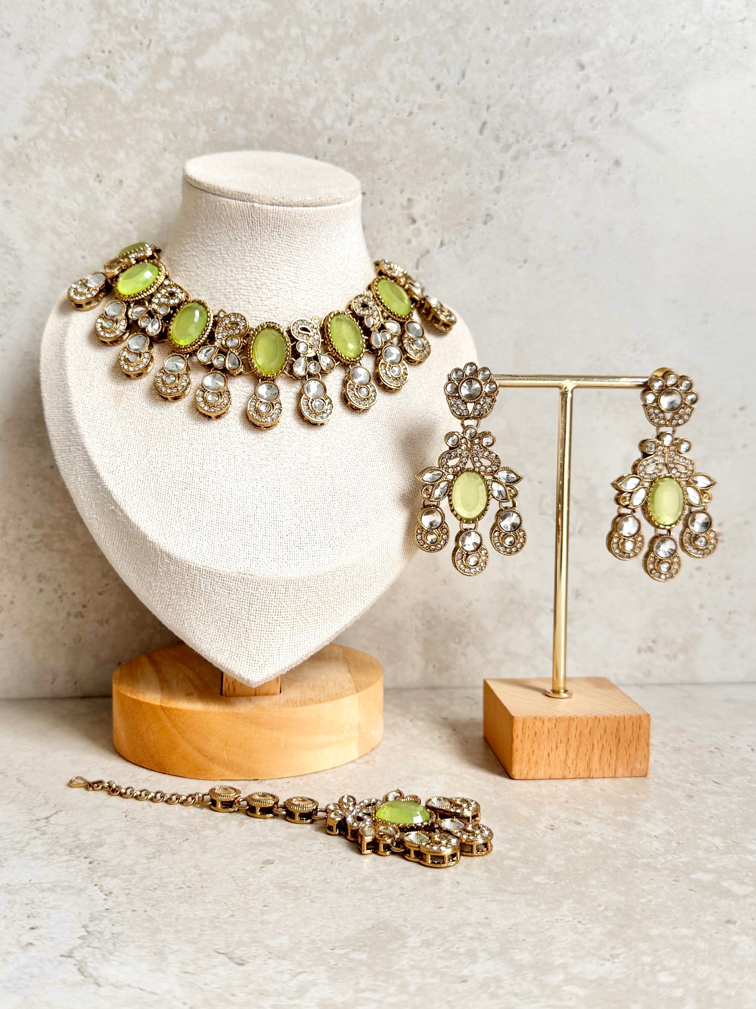 Parneet Necklace Set