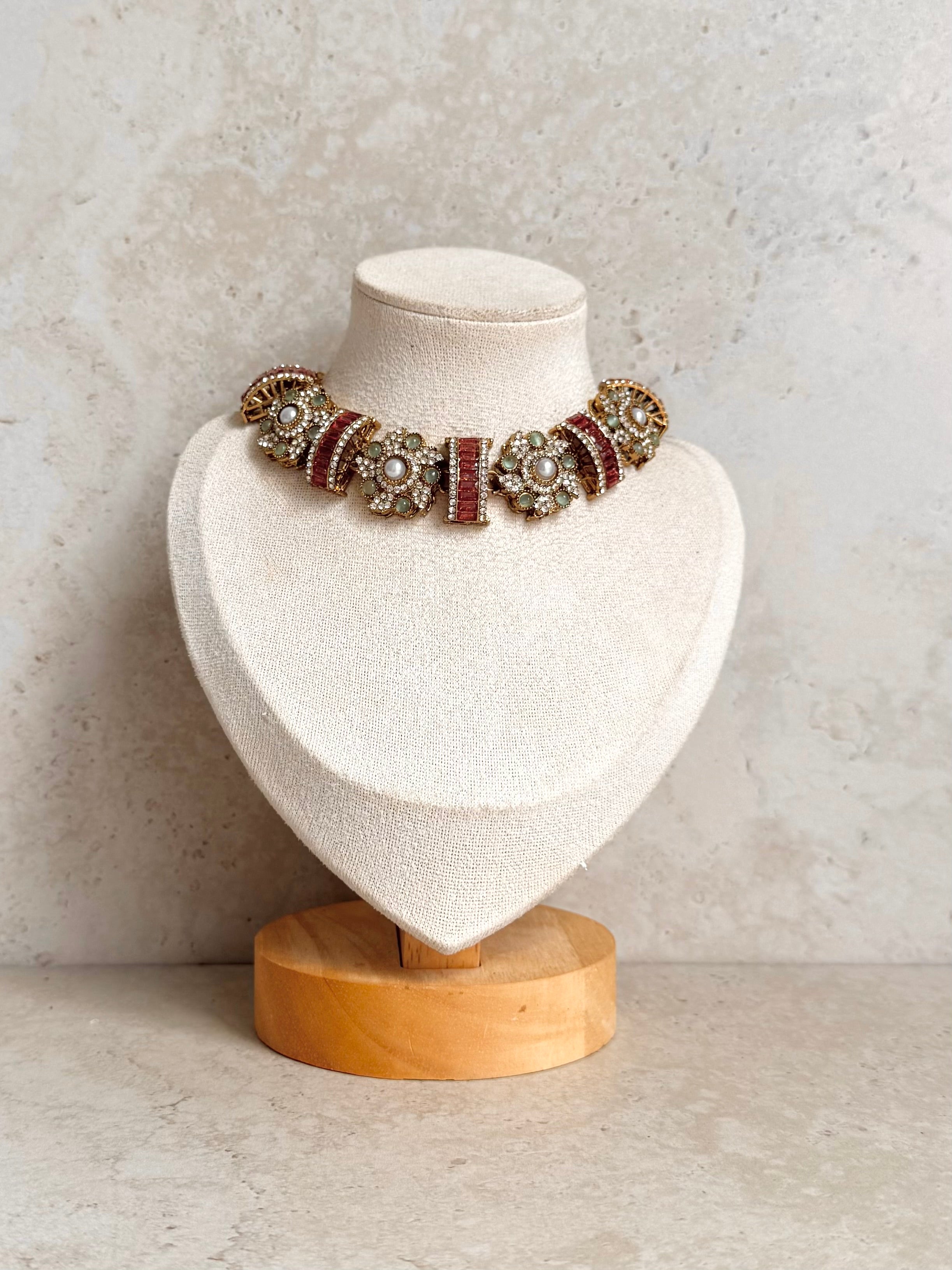 Manreet Necklace Set