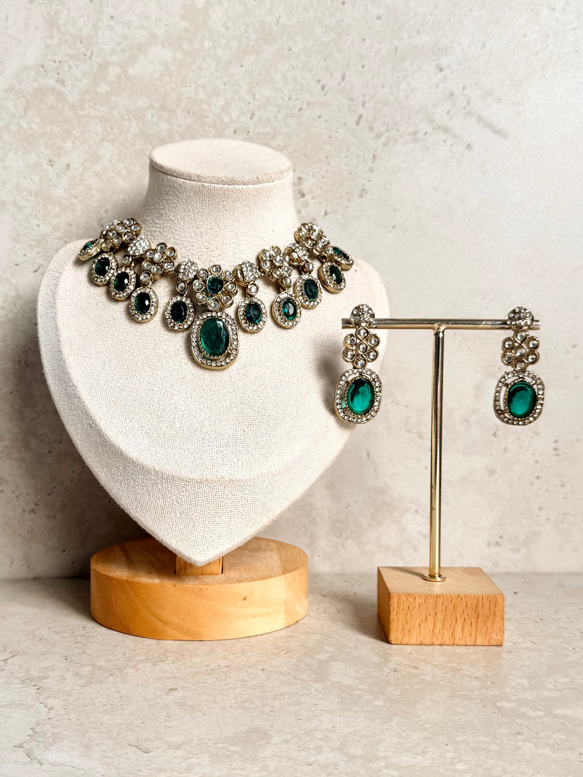 Archana Necklace Set