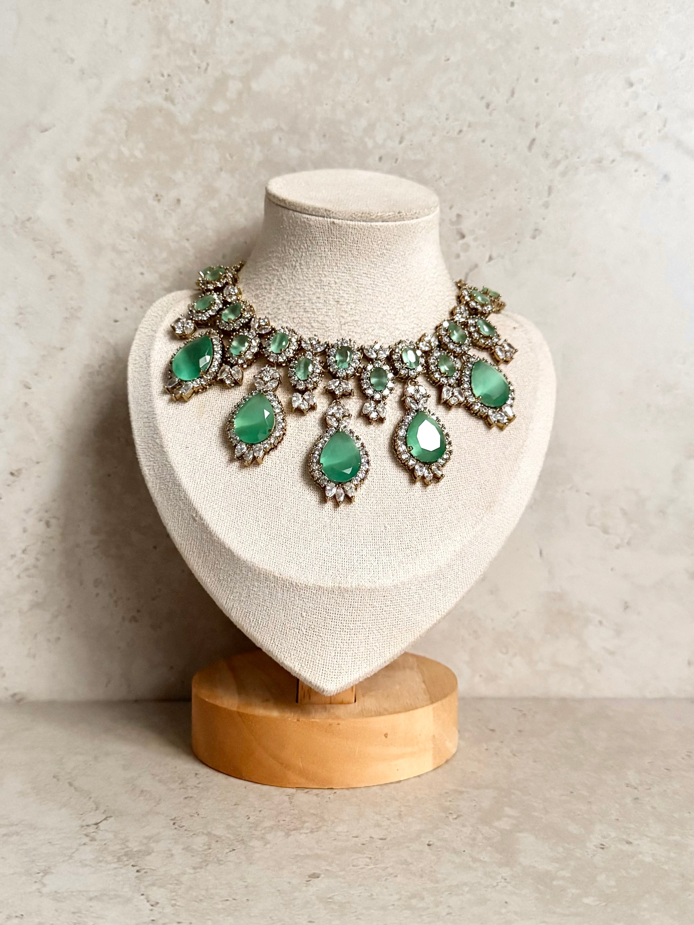 Nimrat Necklace Set