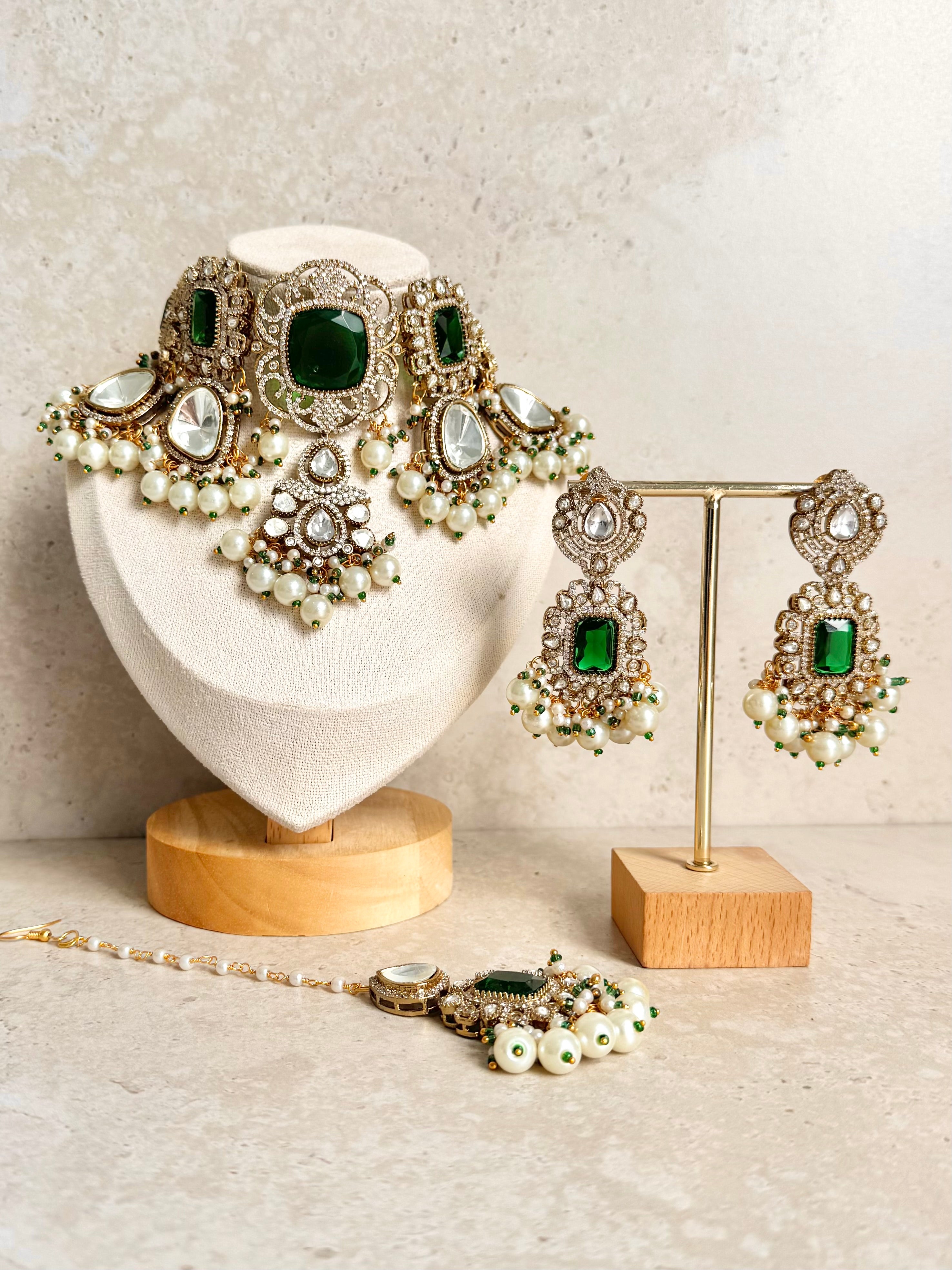 Nagma Necklace Set