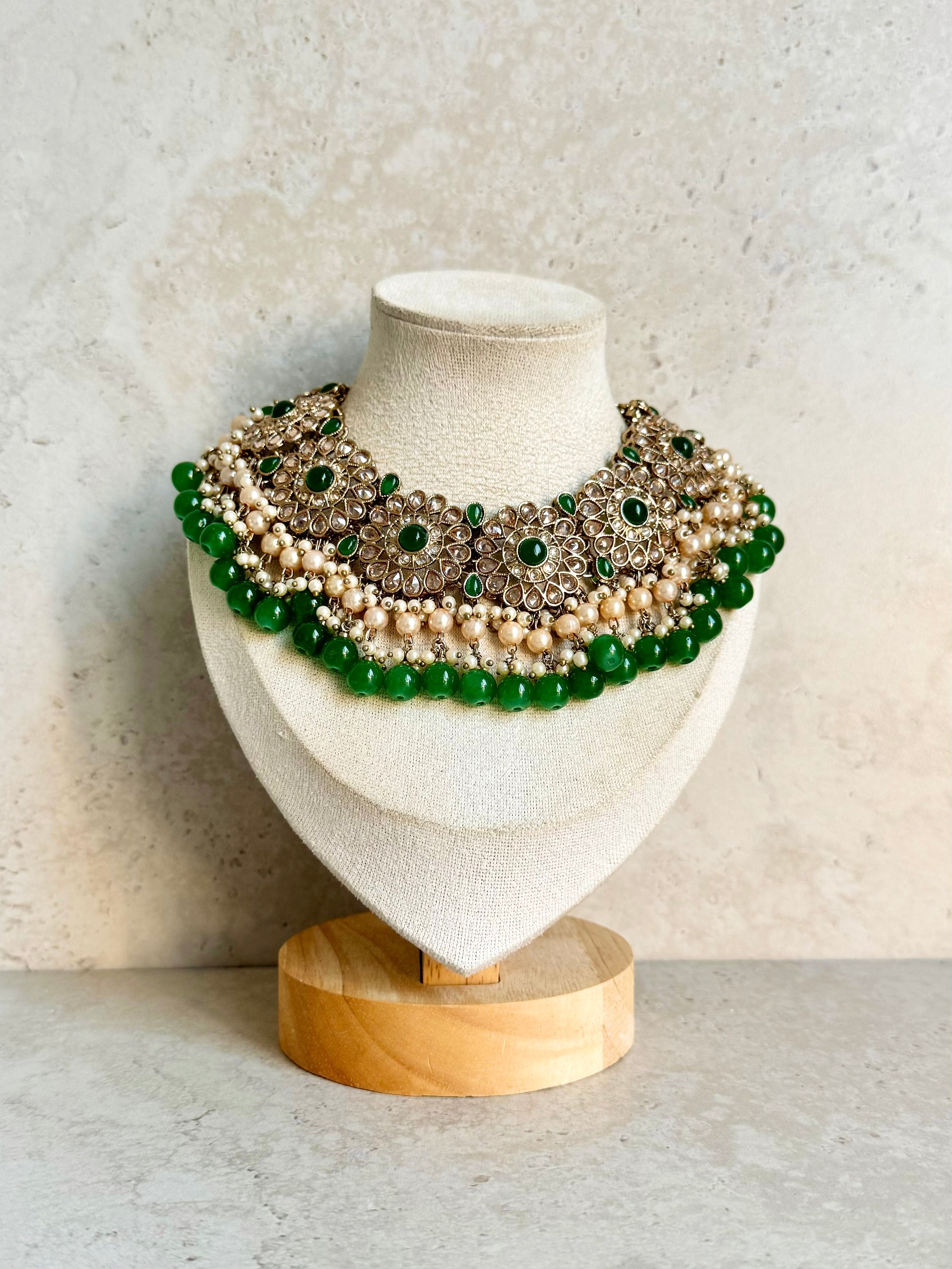 Aruhi Necklace Set