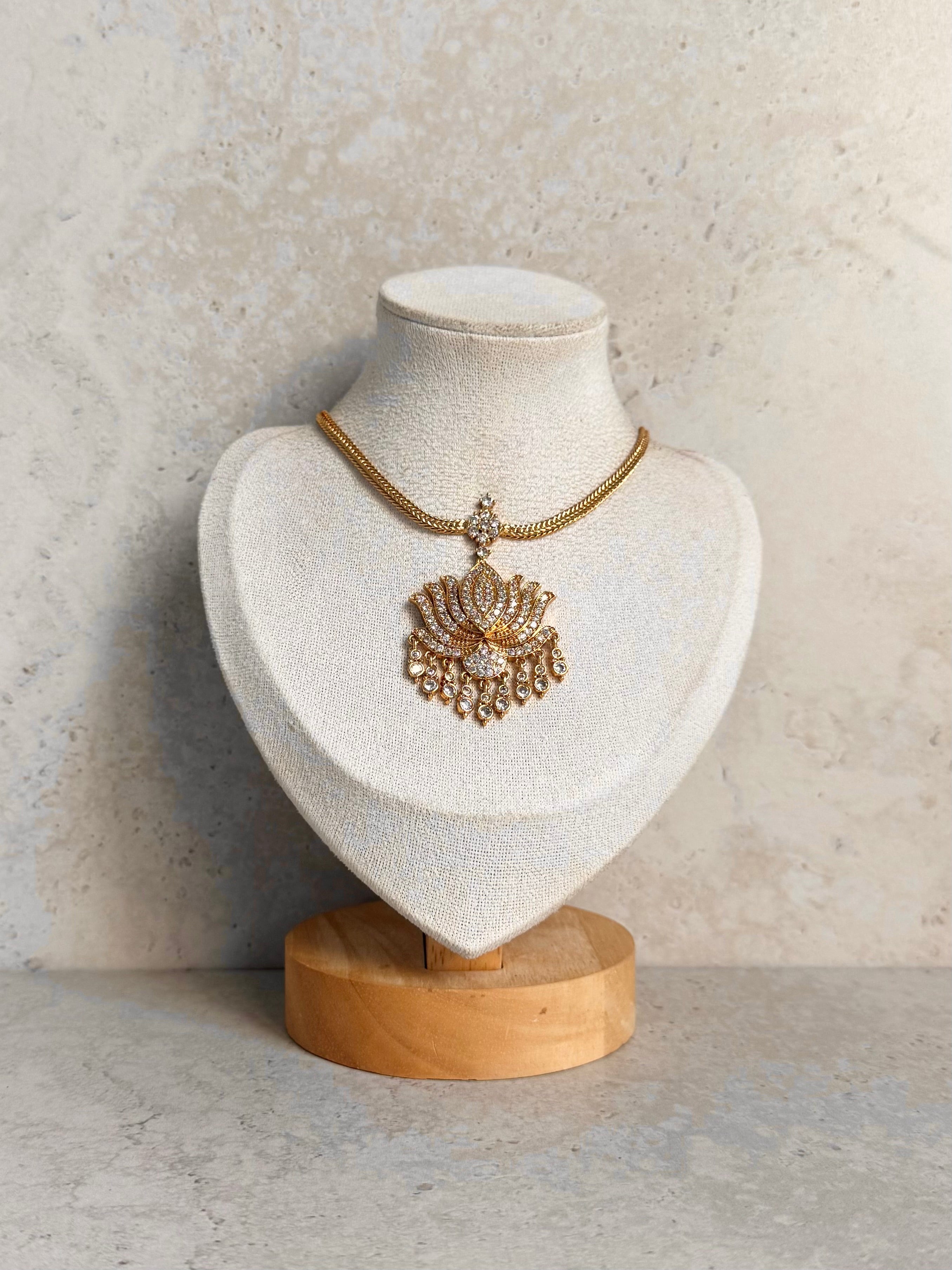 Ishita Necklace Set