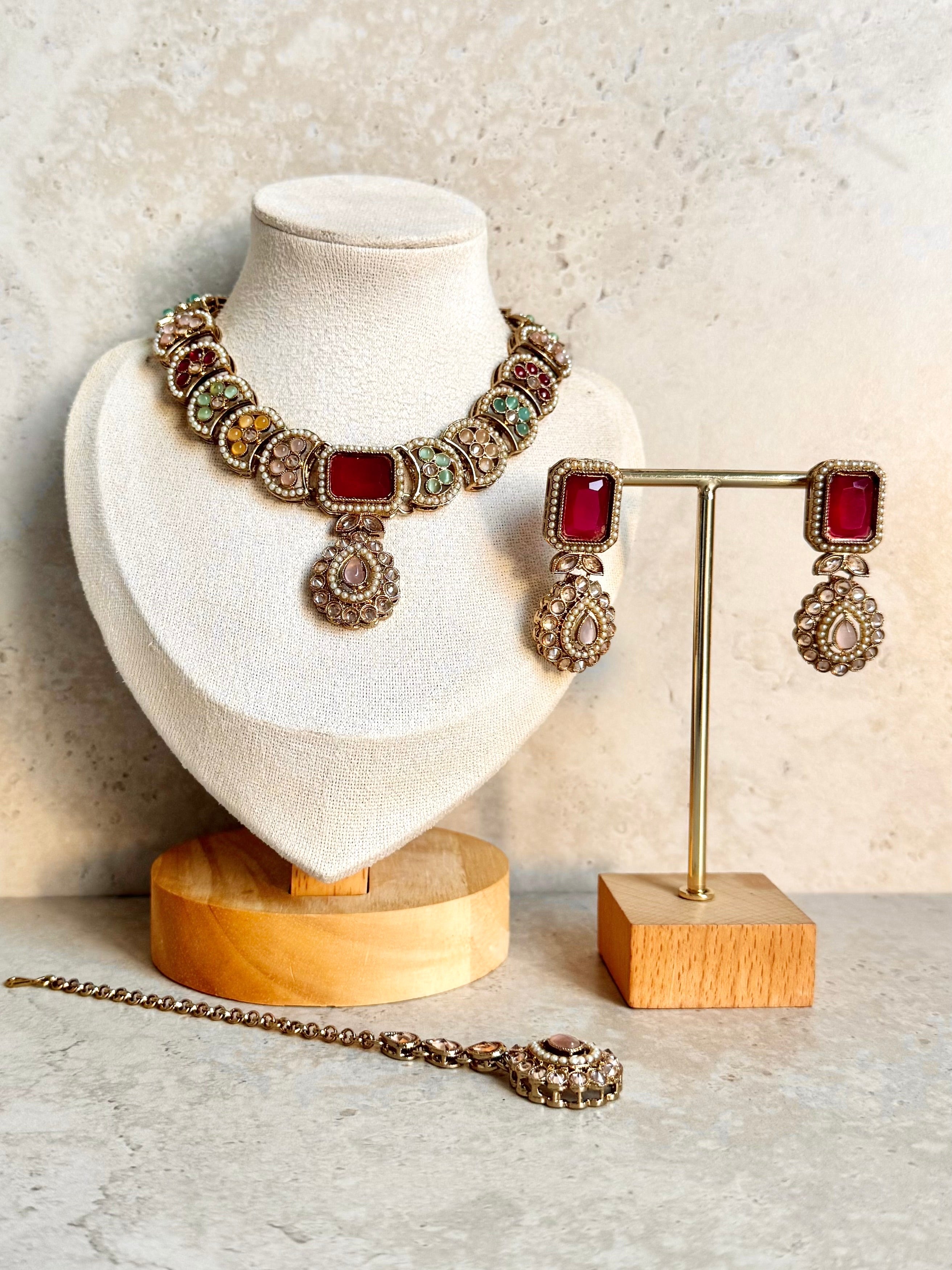 Reem Necklace Set