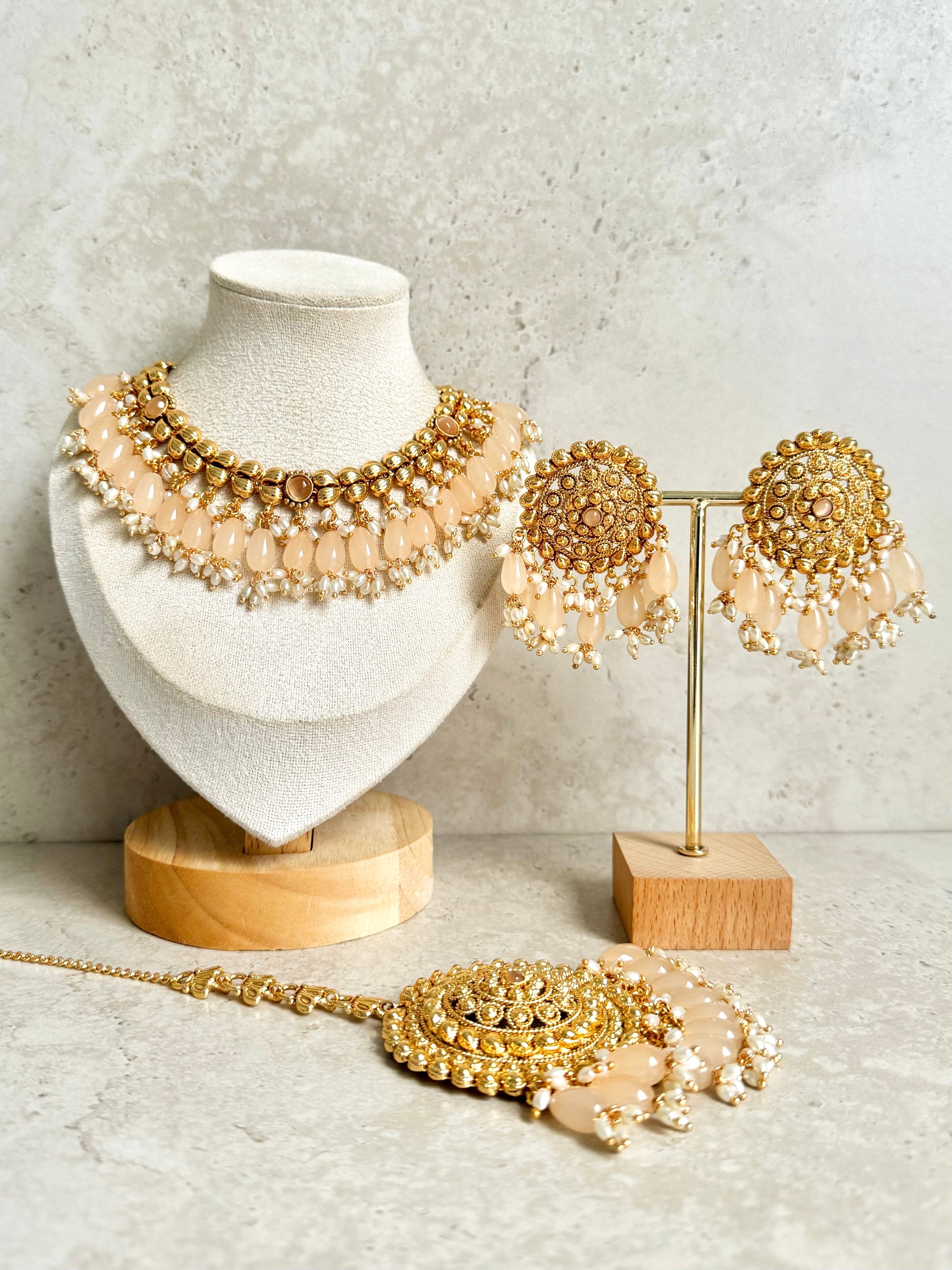 Gurnoor Necklace Set