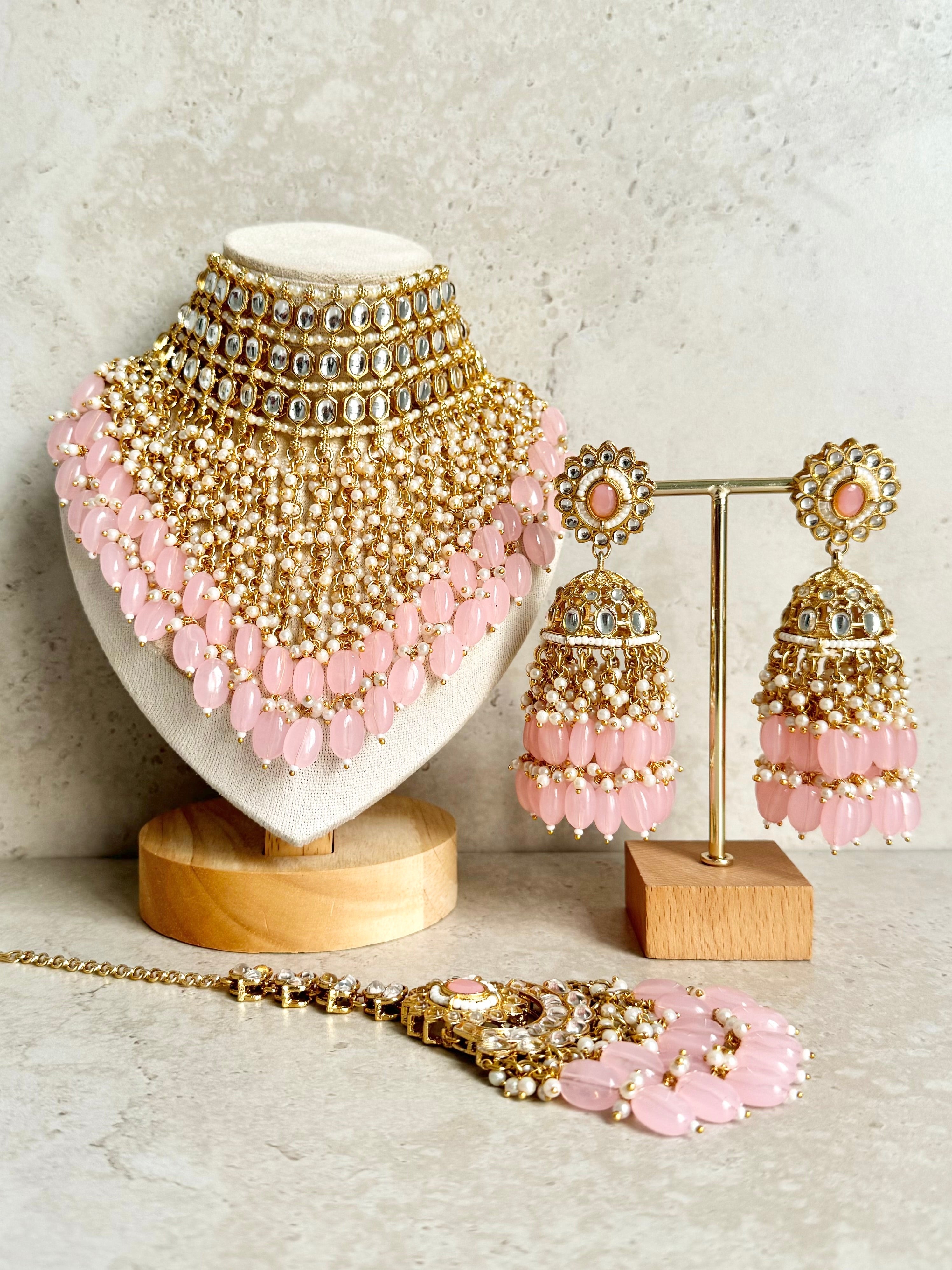 Sapna Necklace Set