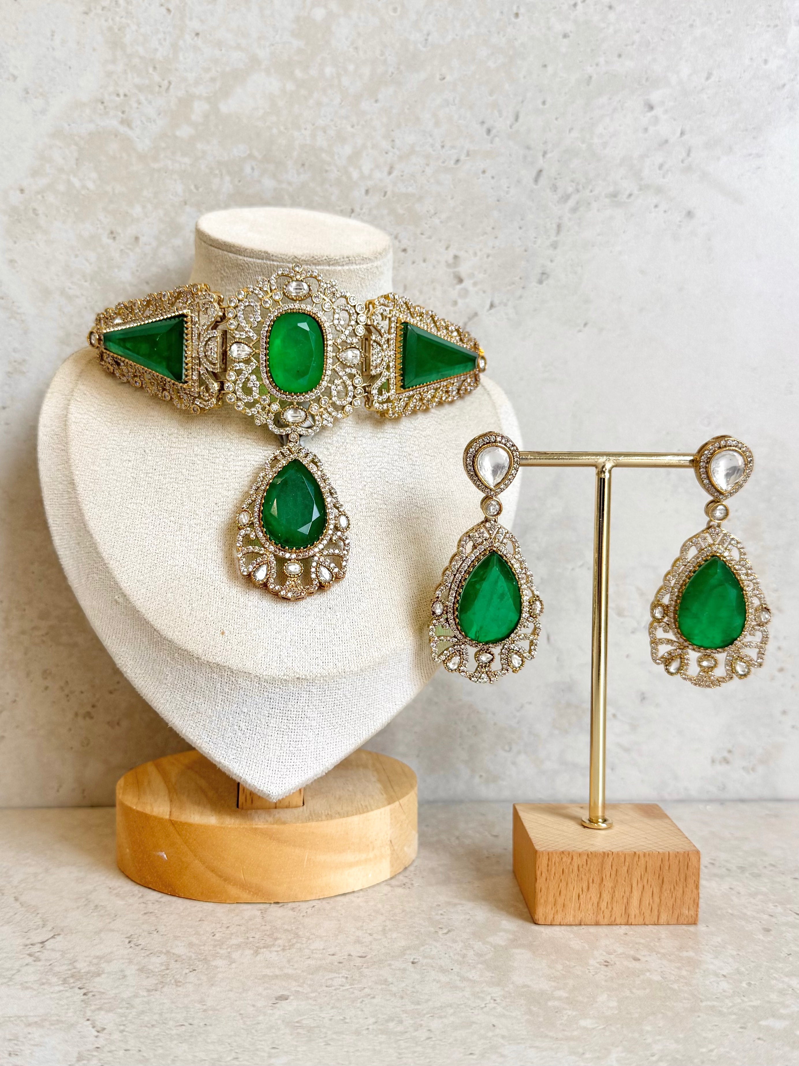 Shreya Necklace Set