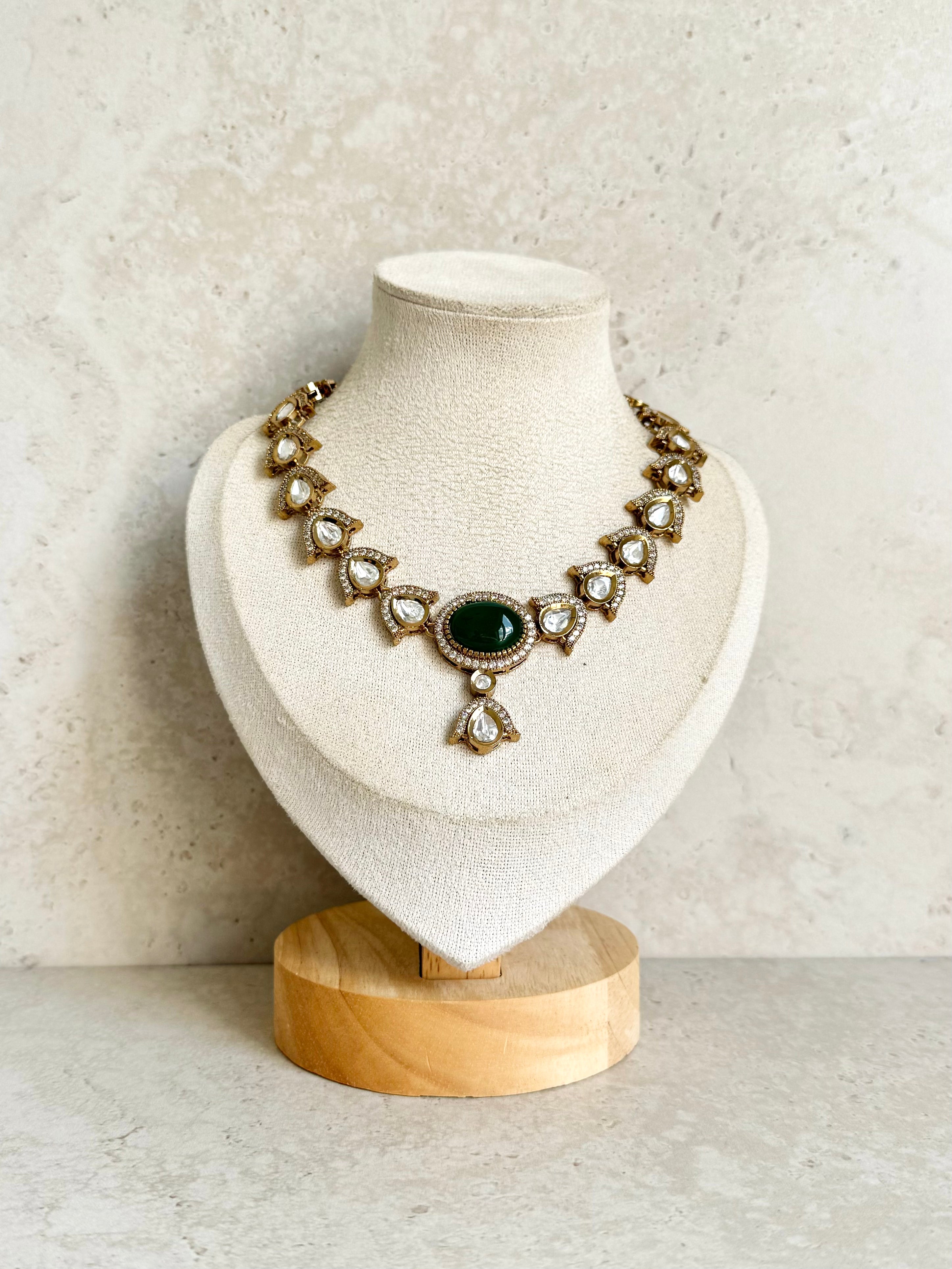 Nimrit Necklace Set