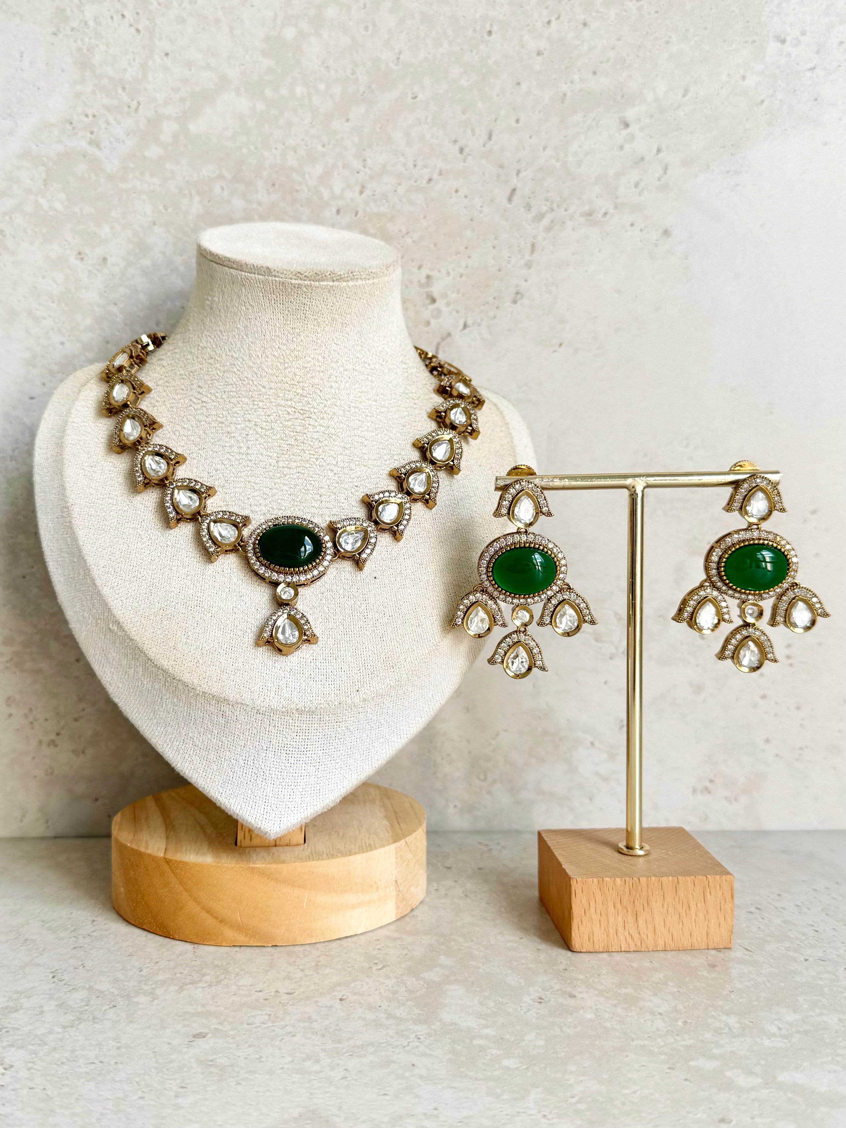 Nimrit Necklace Set