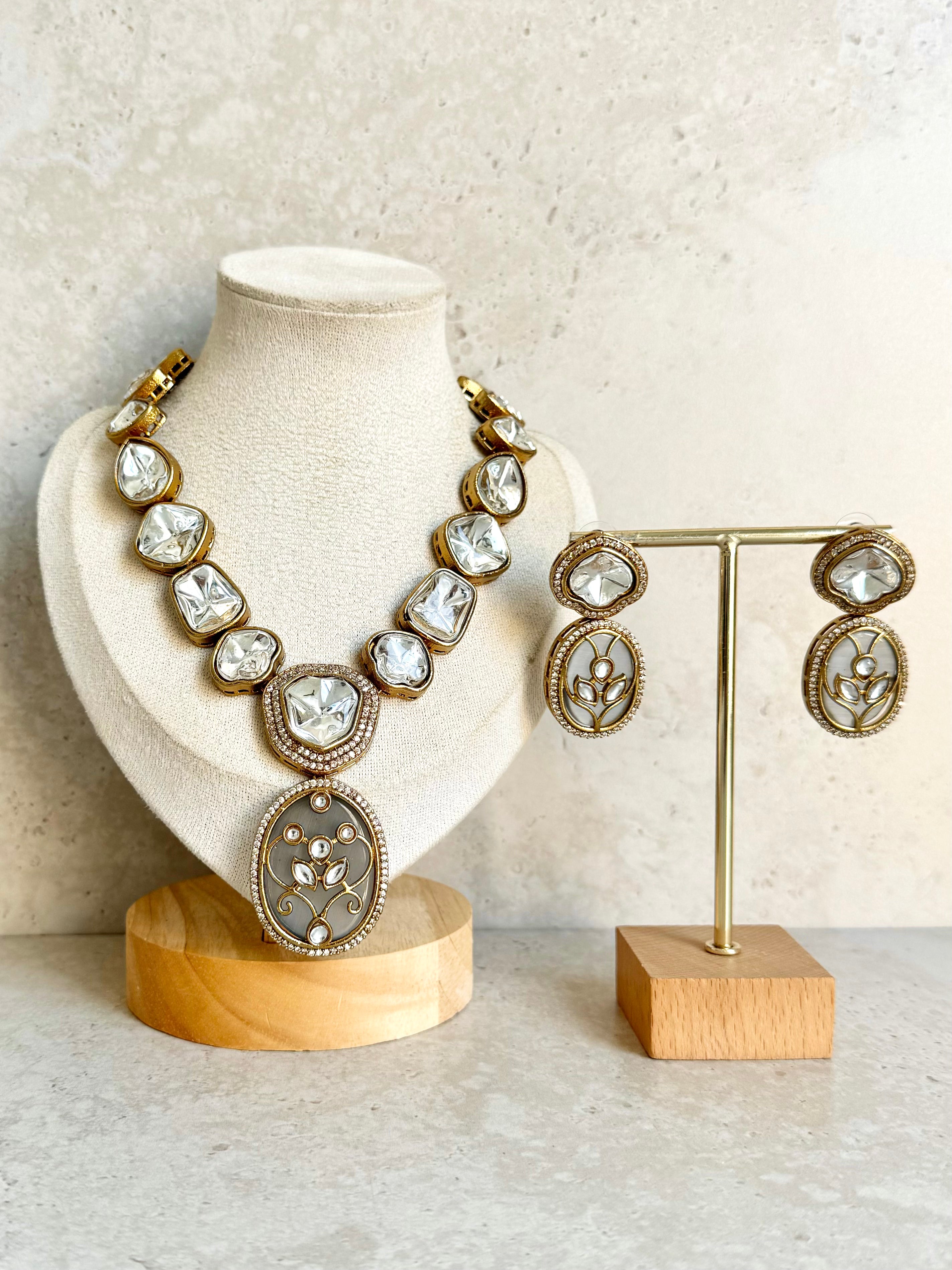 Gauri Necklace Set