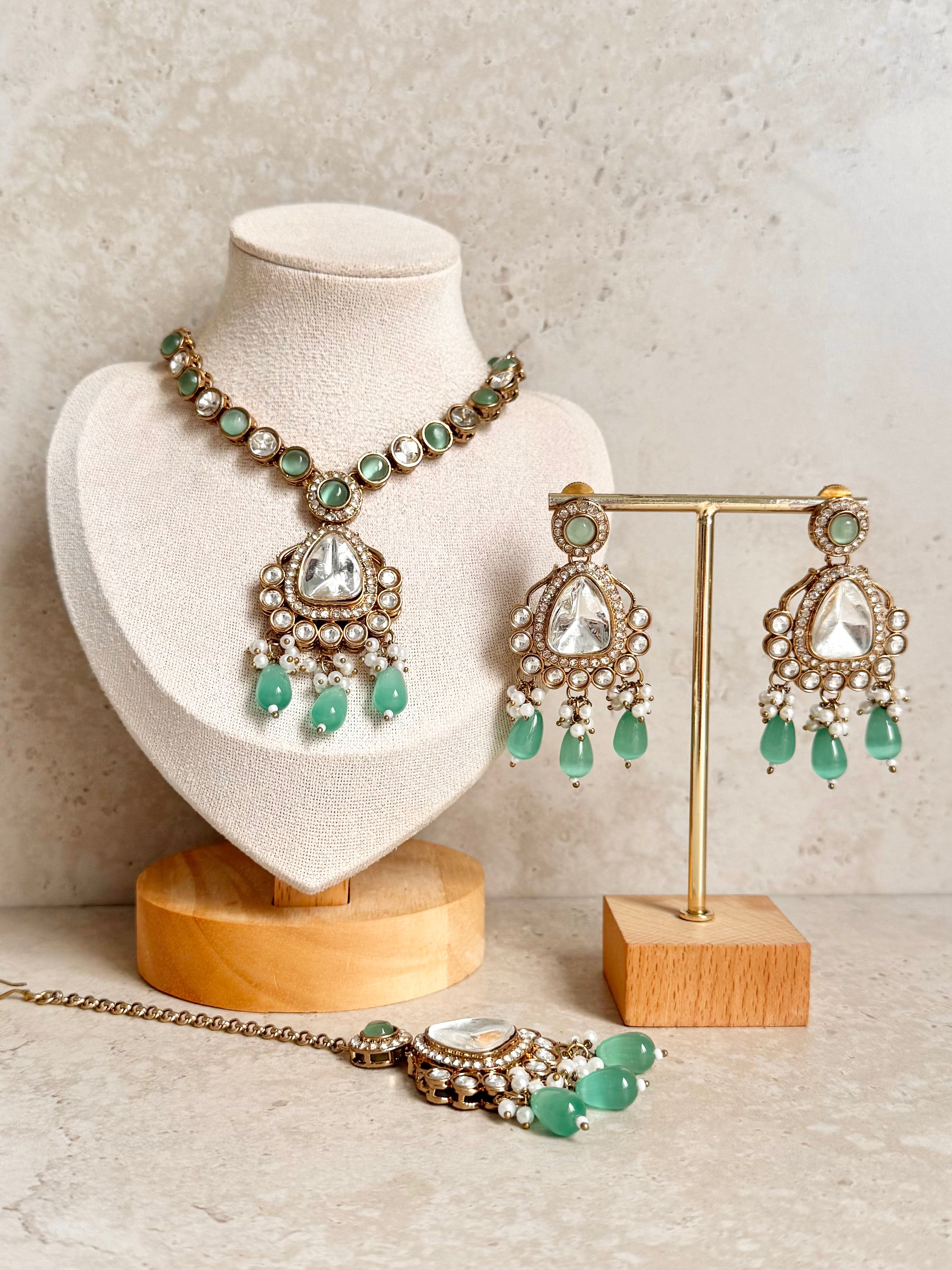 Simar Necklace Set