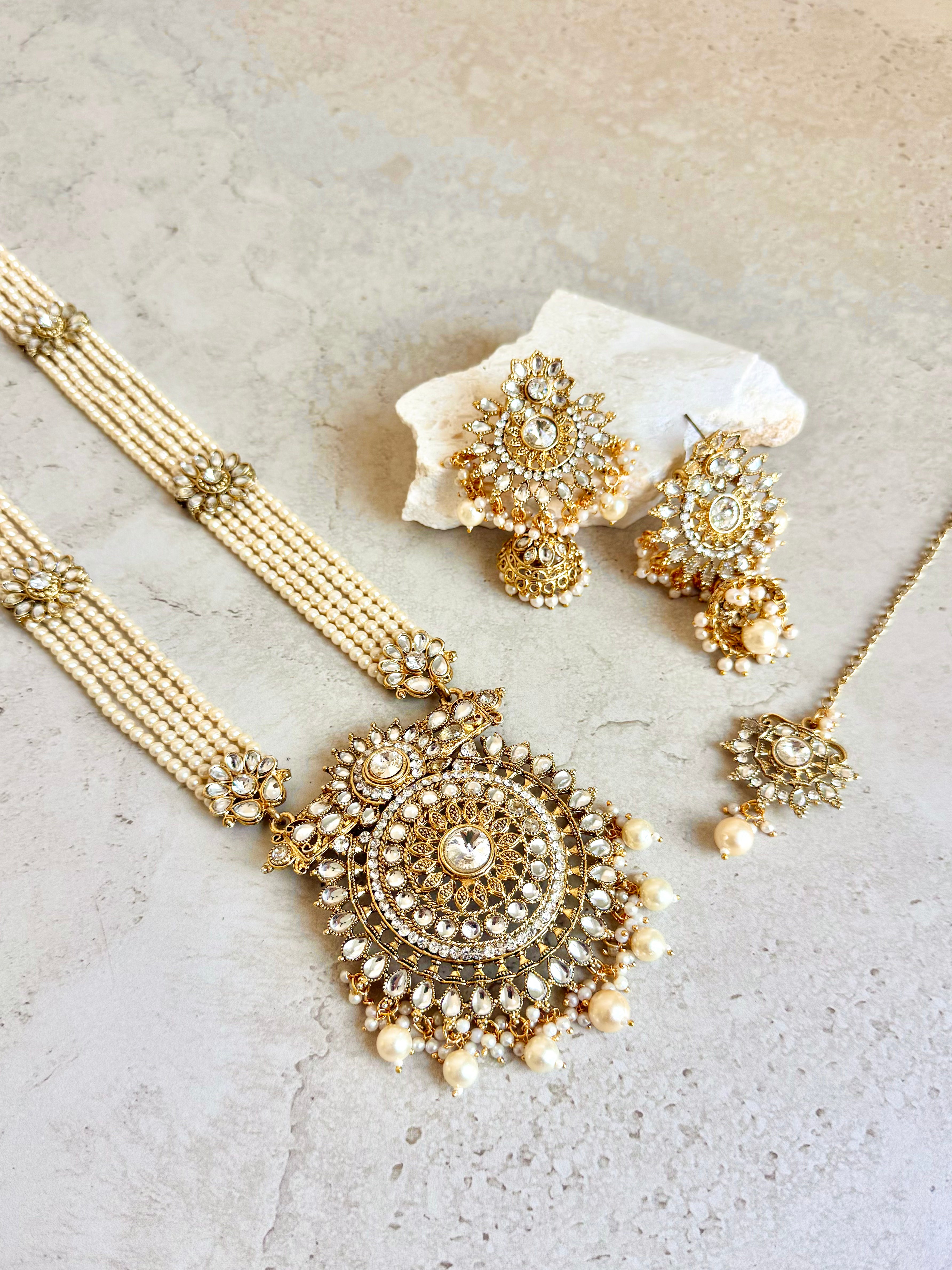 Aira Necklace Set