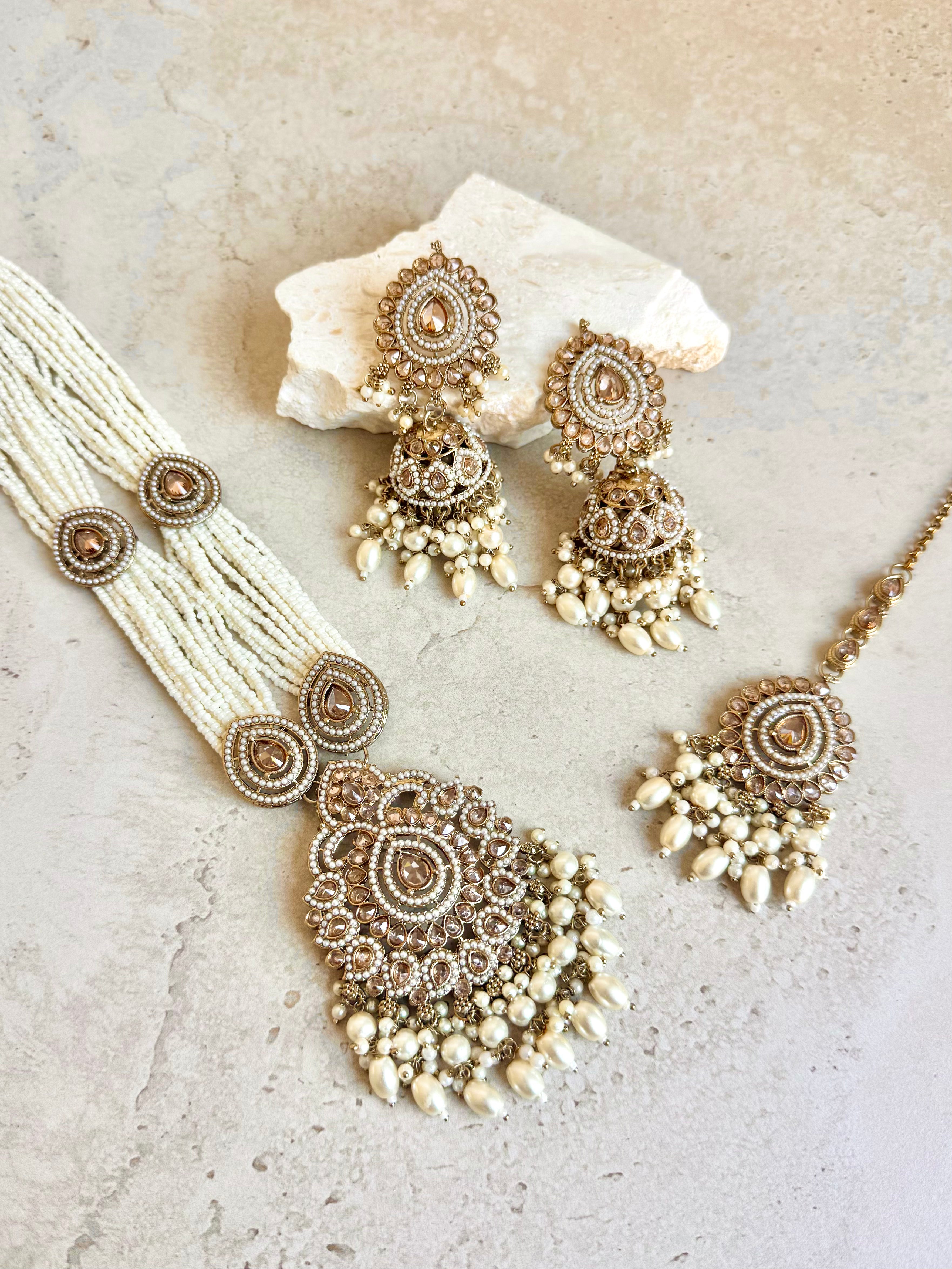 Era Necklace Set
