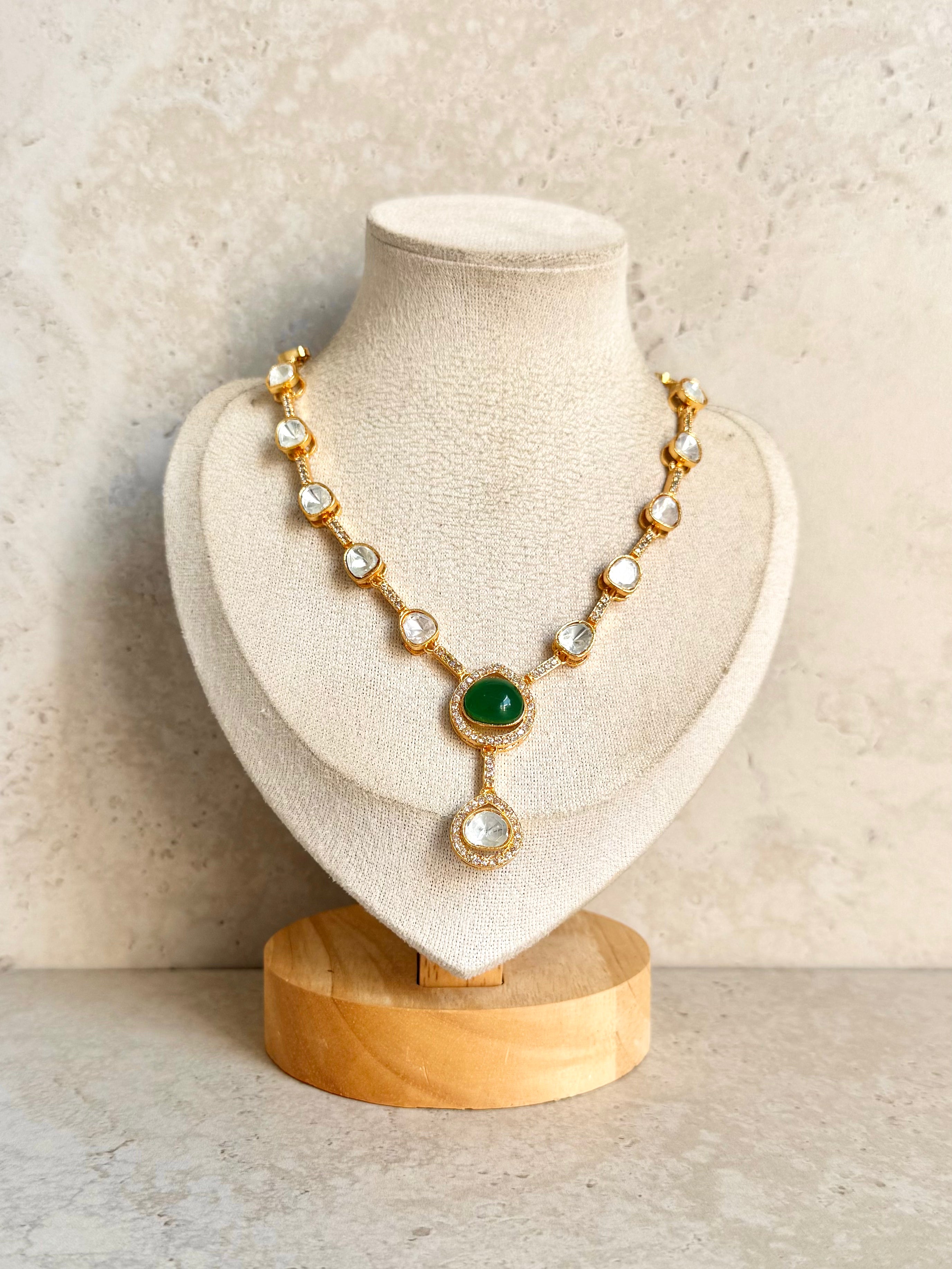 Pari Necklace Set