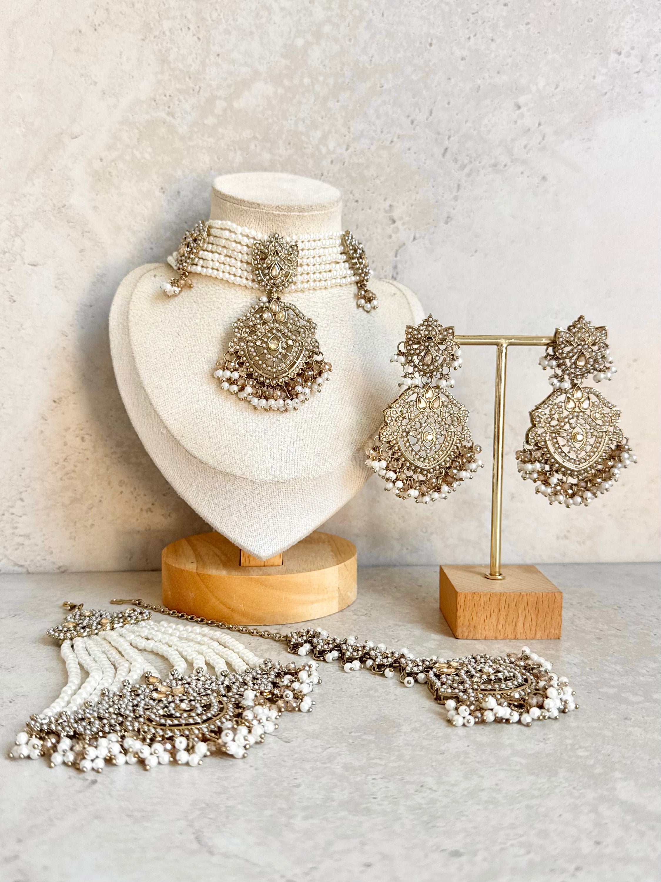 Ruhi Necklace Set
