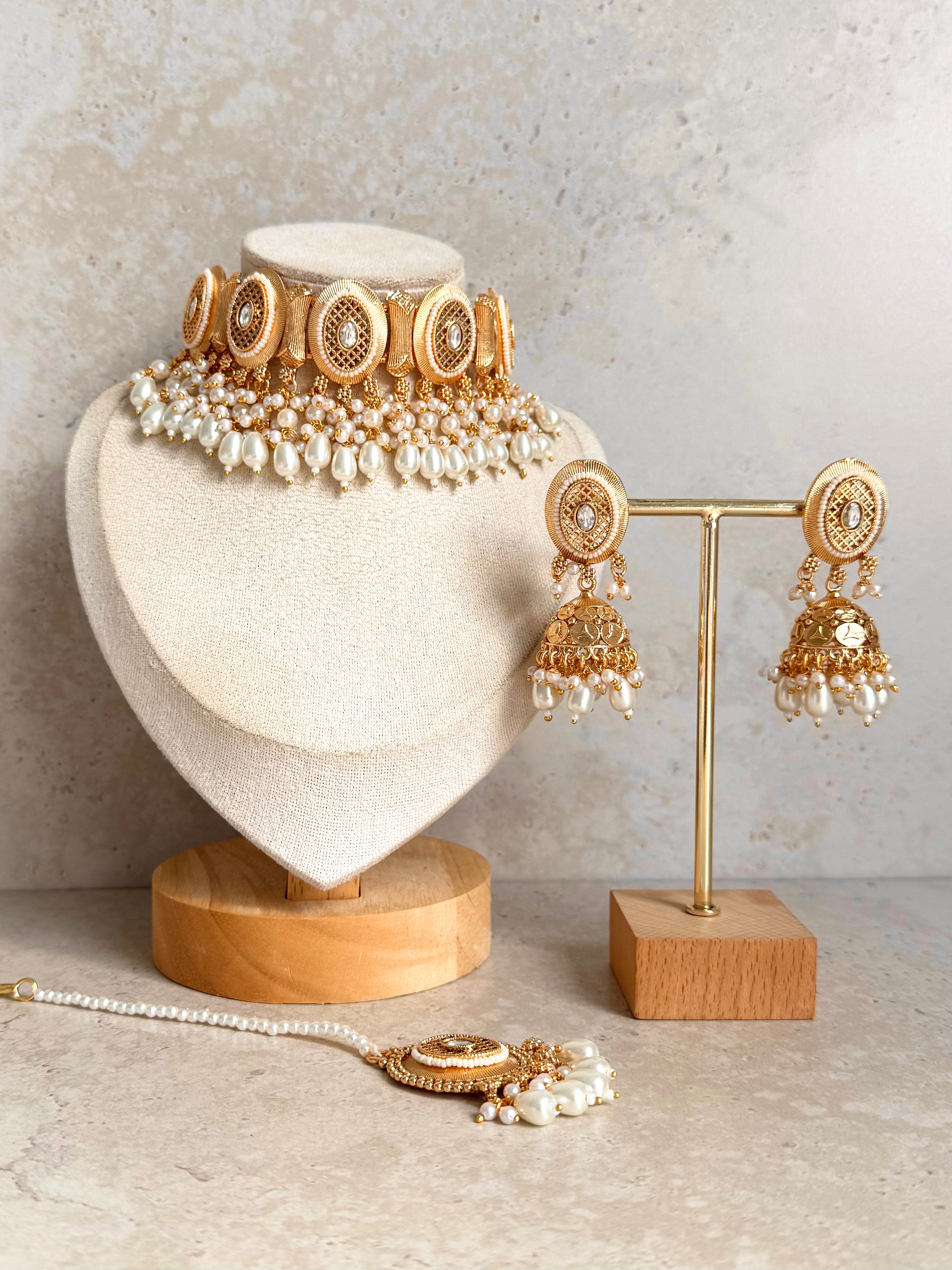 Anu Necklace Set