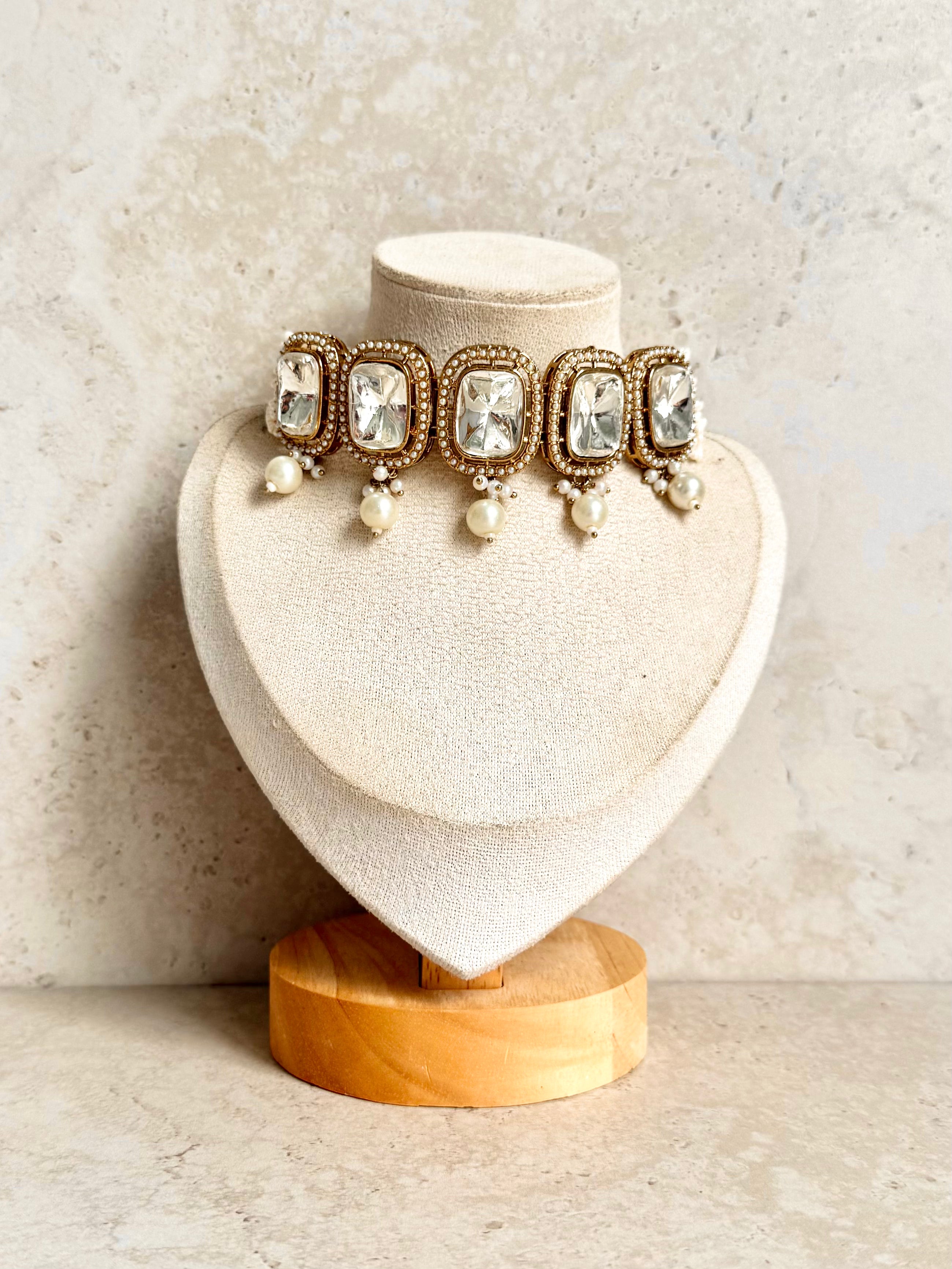Ishani Necklace Set