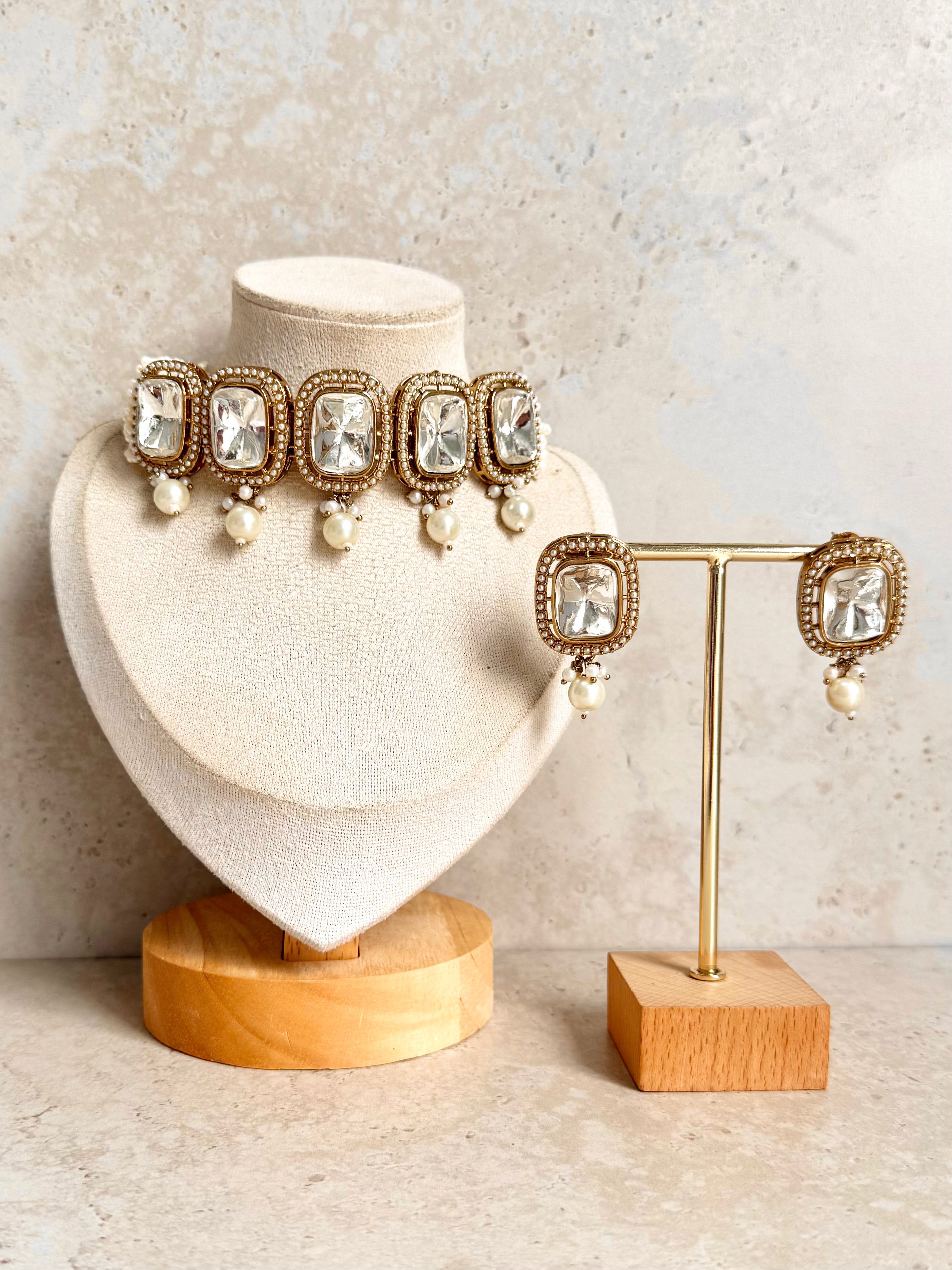 Ishani Necklace Set