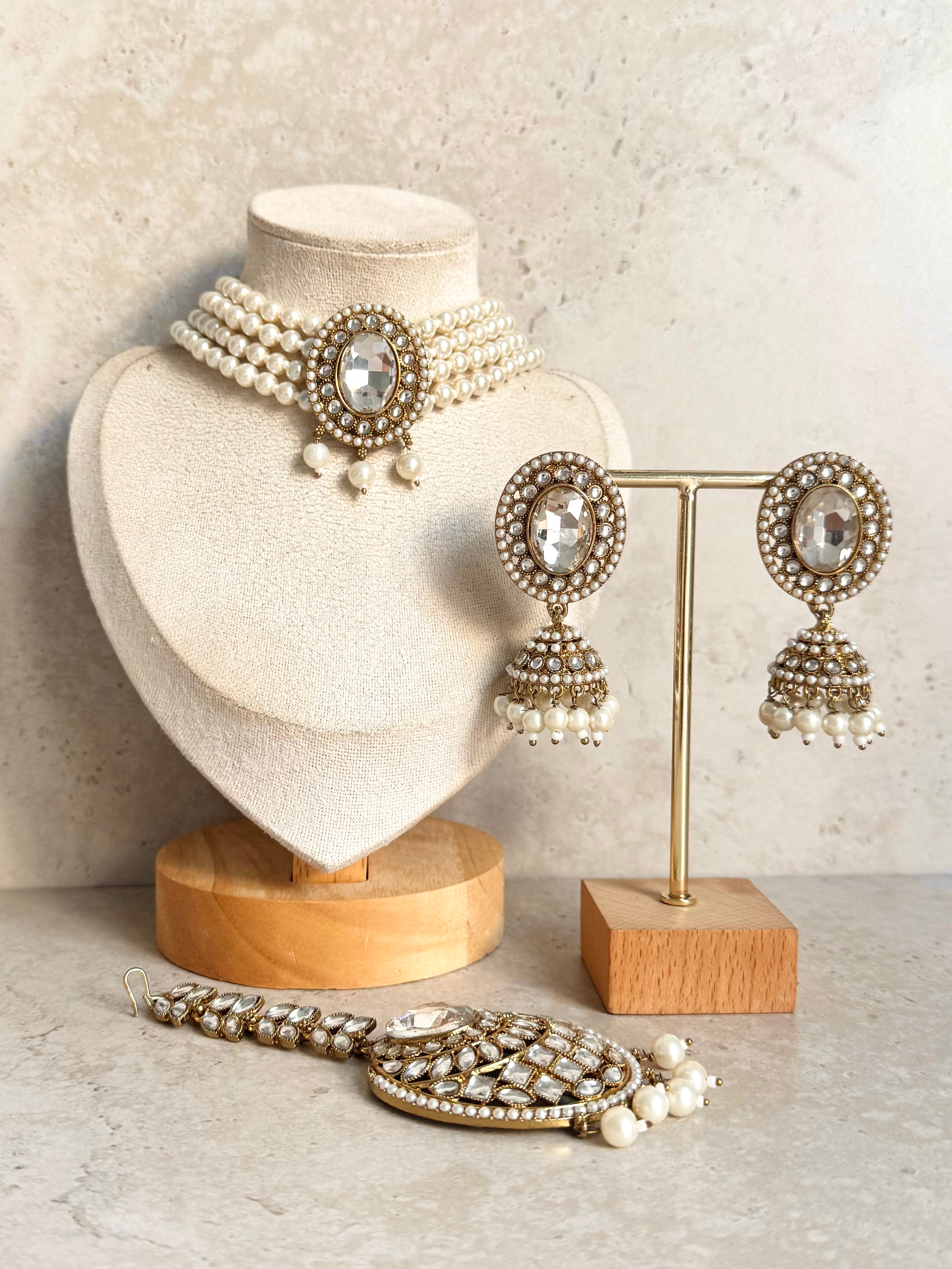 Elara Necklace Set
